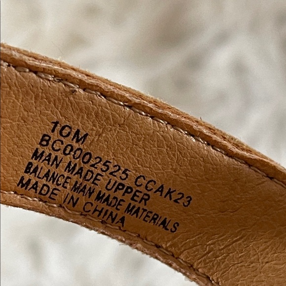 BOC SCHIRRA TAN WEDGE SANDALS SIZE 10 NEW - Picture 13 of 16